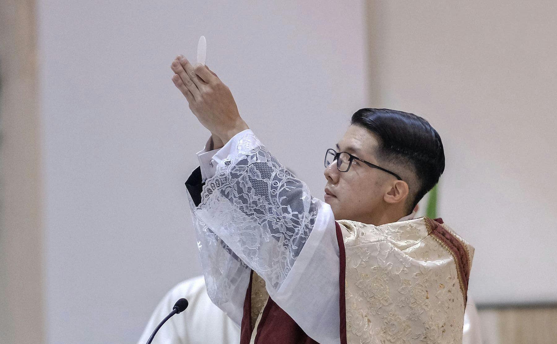 elevation of host during holy mass eucharist