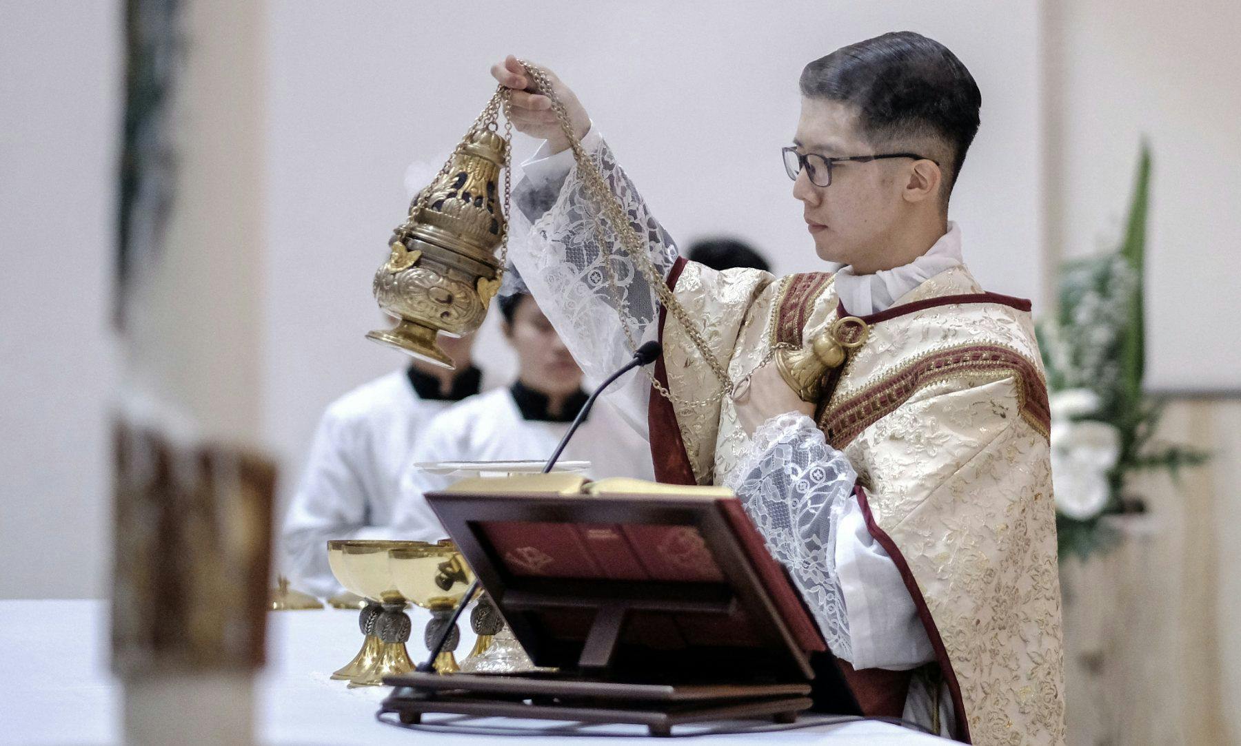 father kenny ang first mass yakobus surabaya incense eucharist altar priest