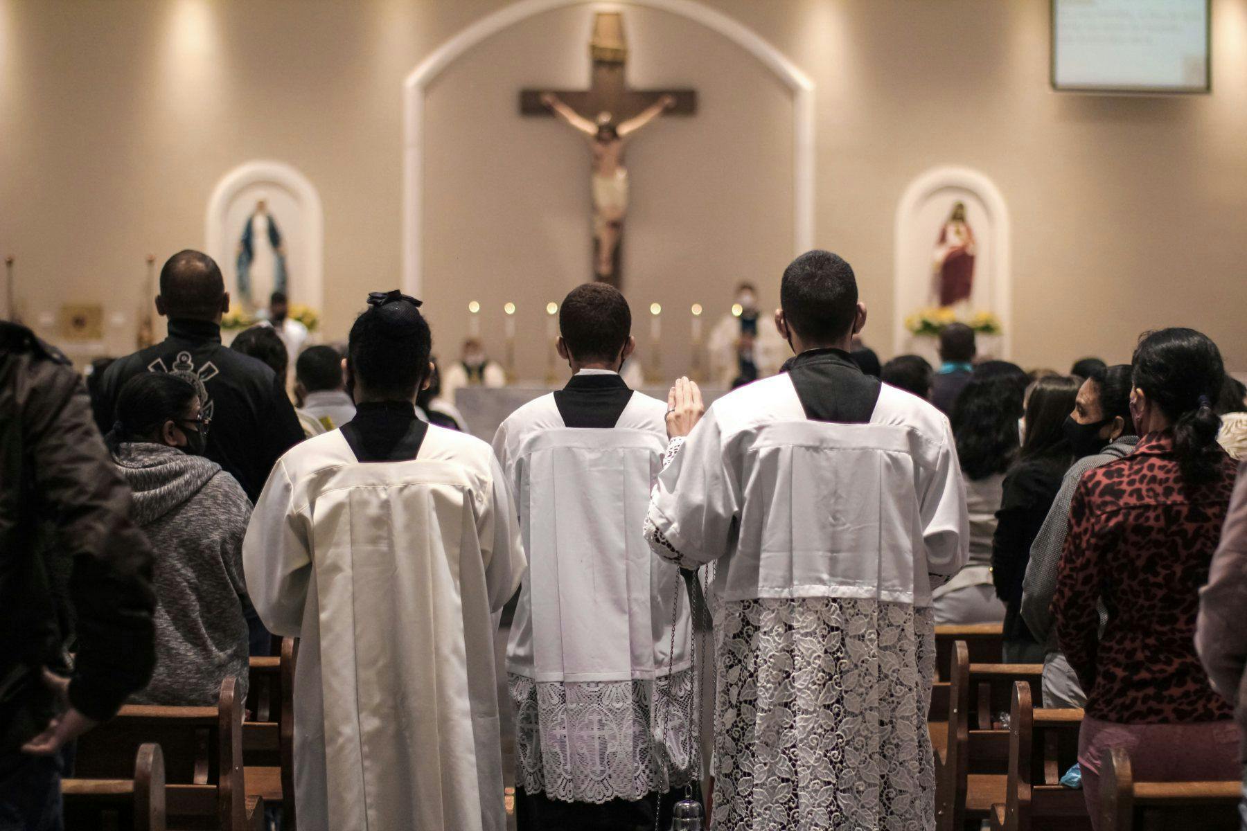 catholic parish mass servers people eucharist